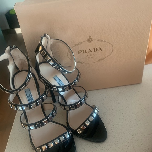Size and a half authentic Prada sandals only worn once - Picture 3 of 4